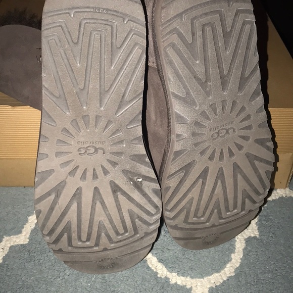 Ugg Short Bailey Buttons - Picture 6 of 6